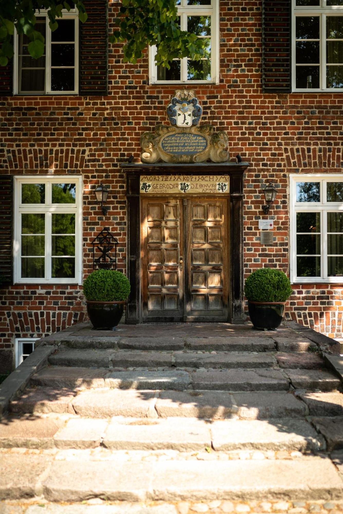 Romantik Hotel Gutshaus Ludorf Exterior photo