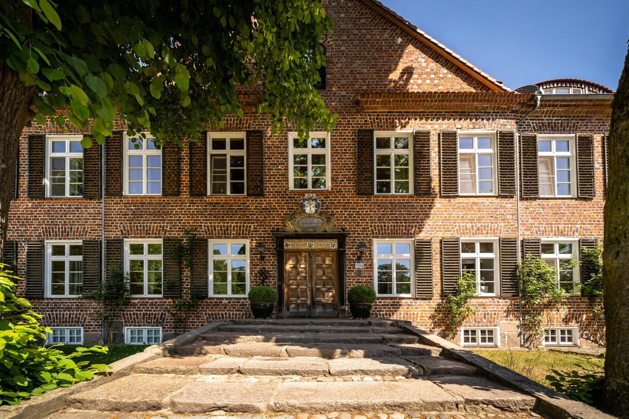 Romantik Hotel Gutshaus Ludorf Exterior photo