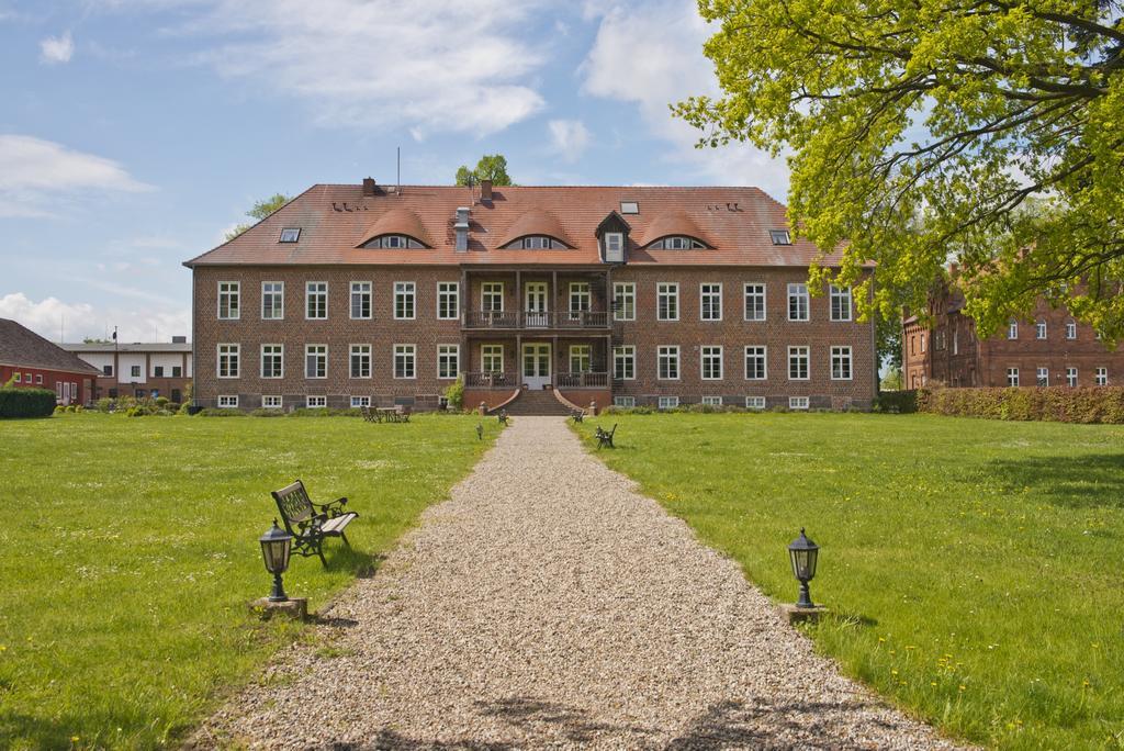 Romantik Hotel Gutshaus Ludorf Exterior photo